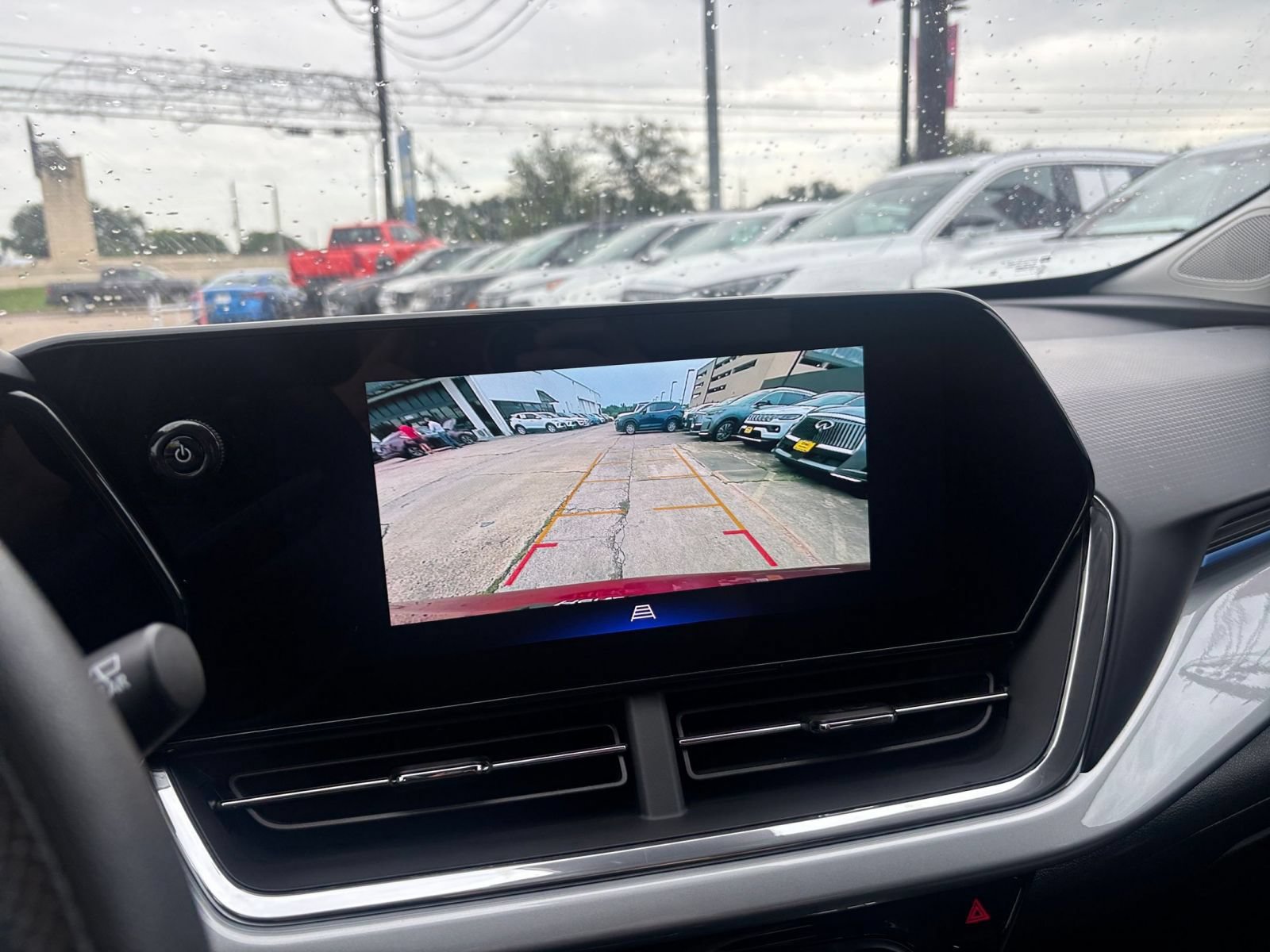 Used 2025 Chevrolet Trax LT FWD image 22
