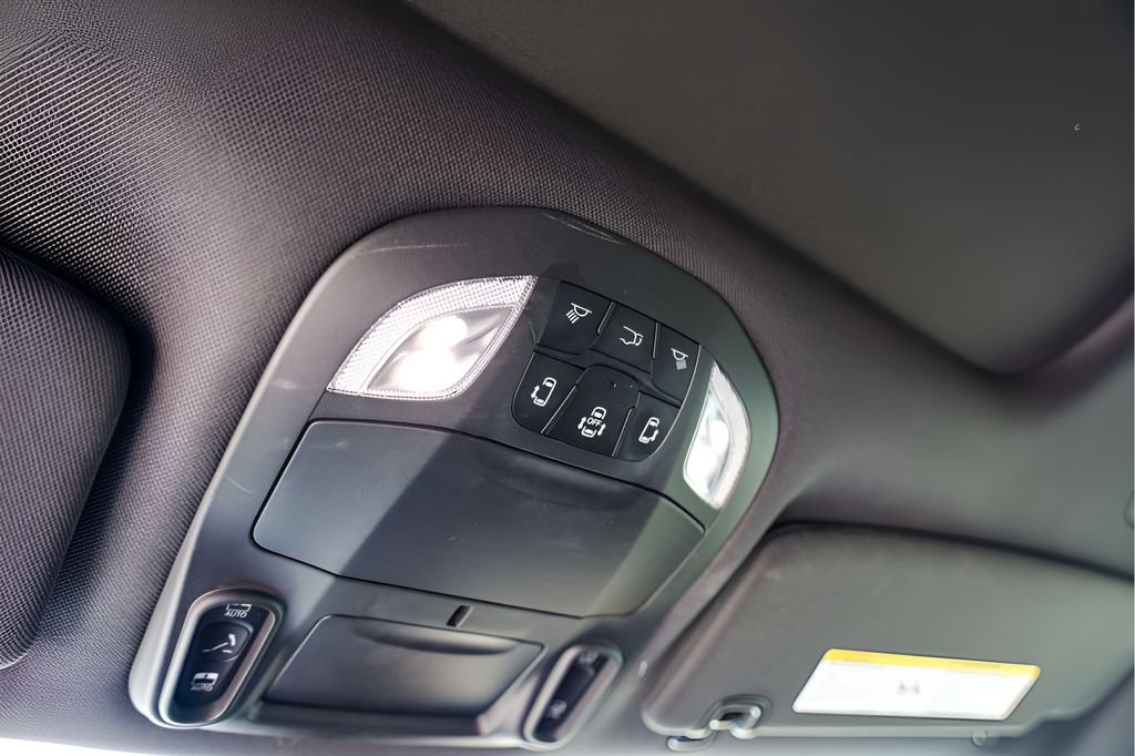 Used 2025 Chrysler Pacifica Select FWD image 22