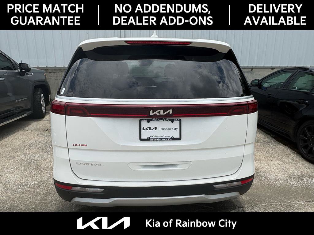 Used 2024 Kia Carnival LX FWD image 4