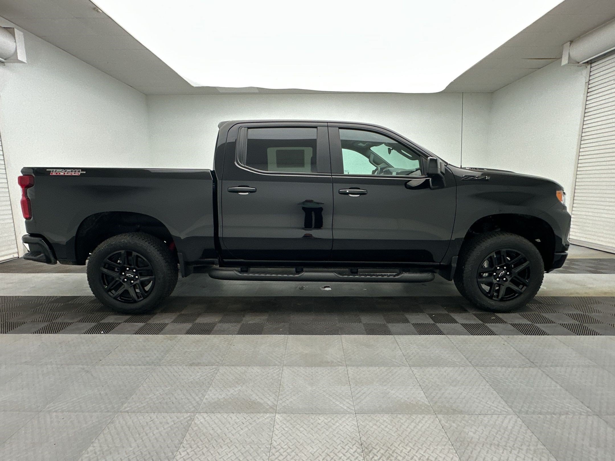 New 2026 Chevrolet Silverado 1500 LT Trail Boss w/ LPO, Dark Essentials Package AWD/4WD image 8