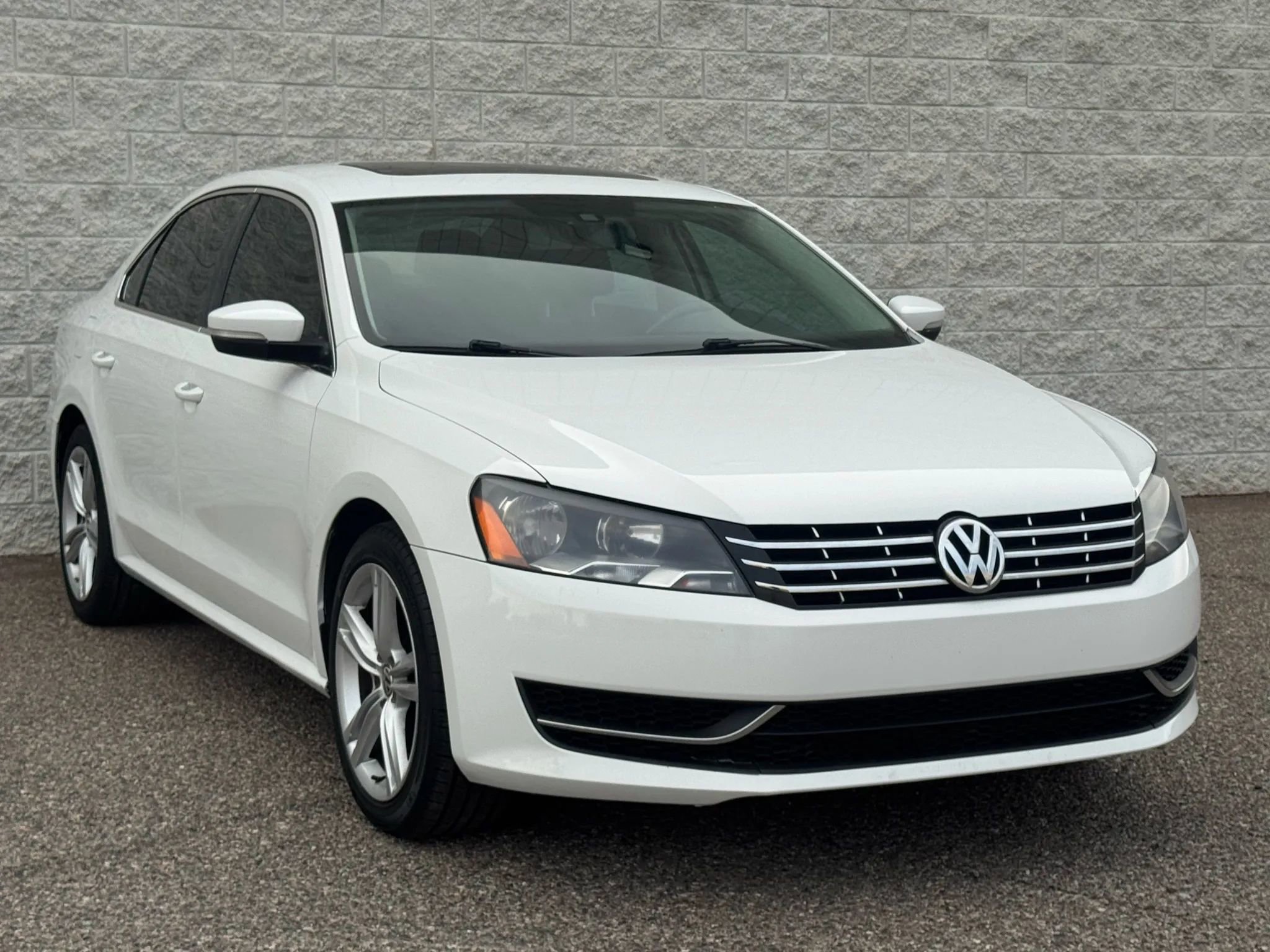 Used 2015 Volkswagen Passat TDI SE FWD image 3