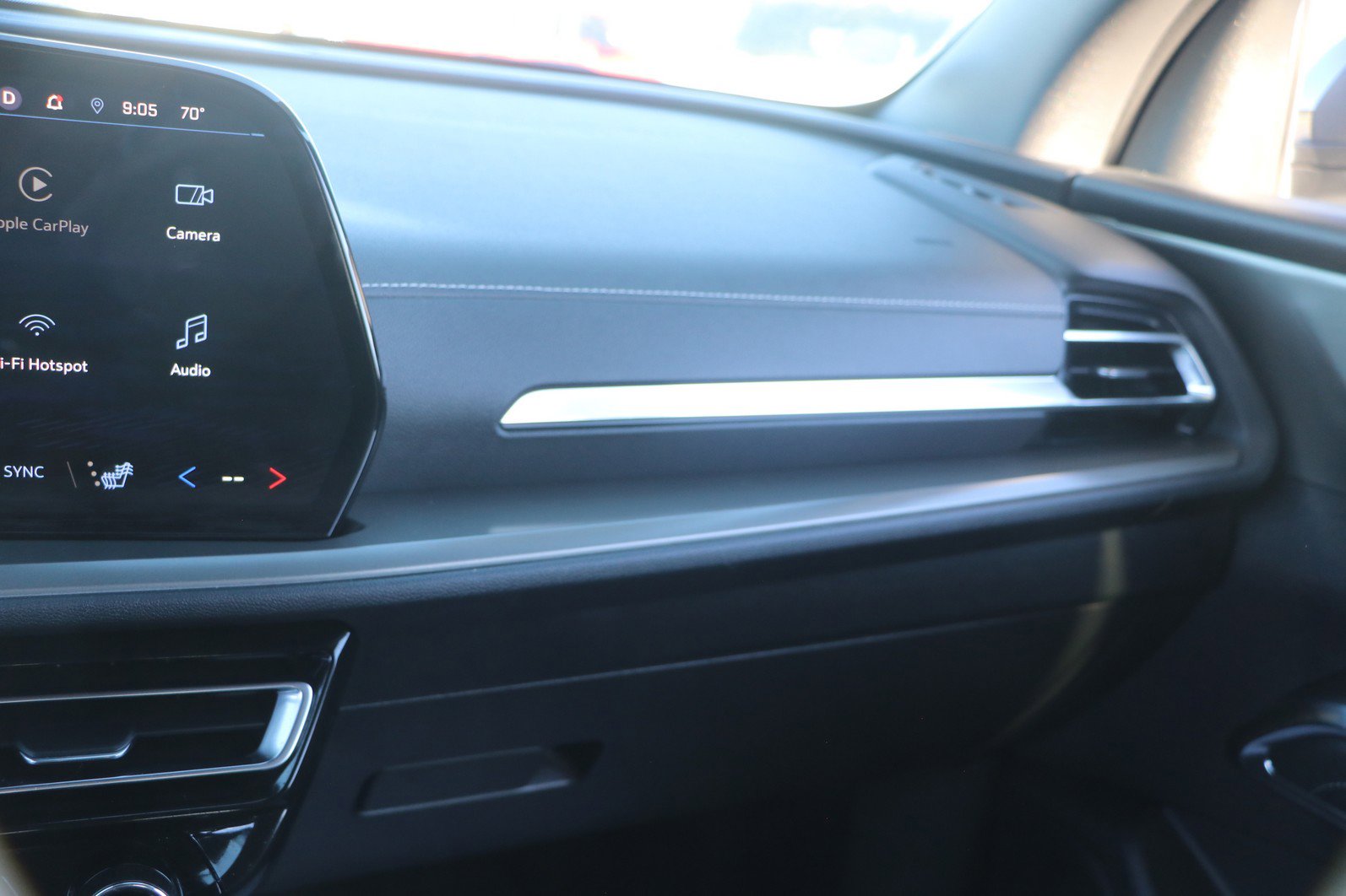 Used 2025 Chevrolet Traverse LT image 28