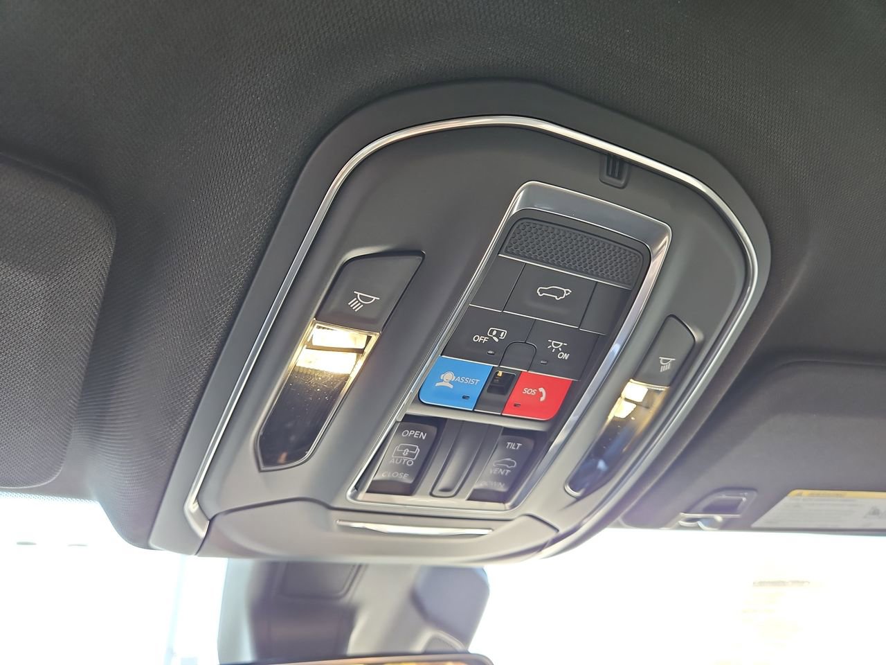 New 2025 Jeep Grand Cherokee L Altitude image 24