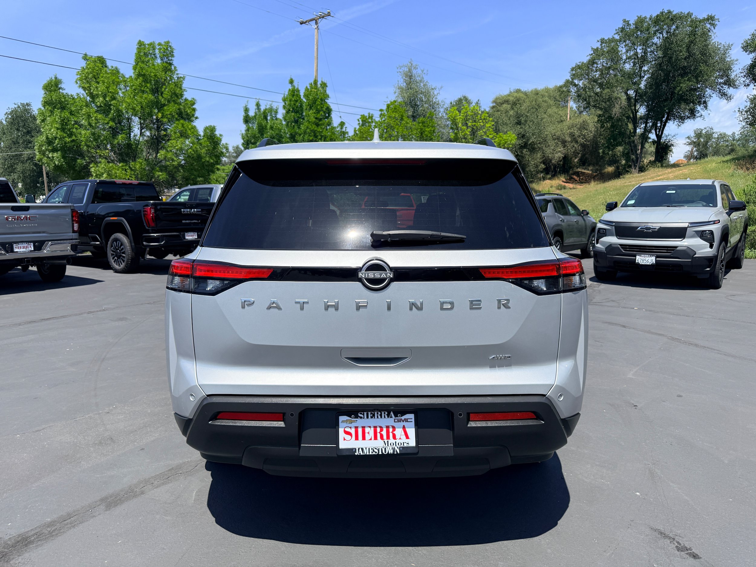 Used 2025 Nissan Pathfinder SV AWD/4WD image 7
