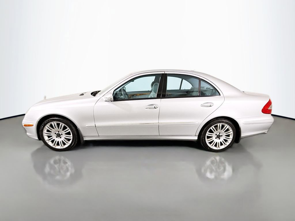 Used 2008 Mercedes-Benz E 350 4MATIC Sedan image 4