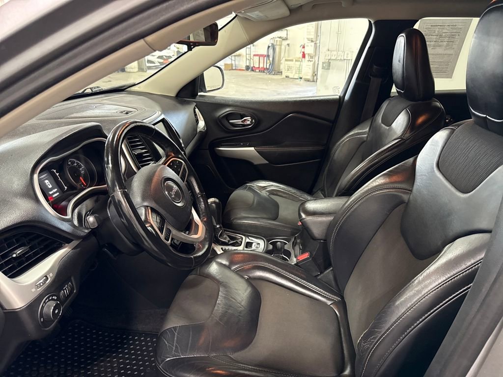 Used 2018 Jeep Cherokee Latitude Plus w/ Cold Weather Group image 17