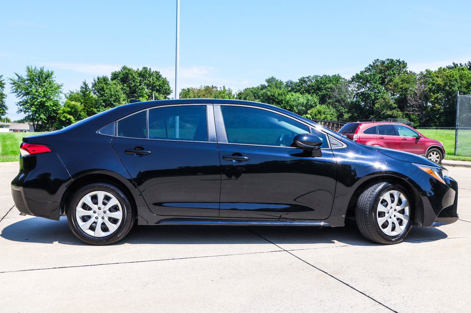Used 2025 Toyota Corolla LE FWD image 5
