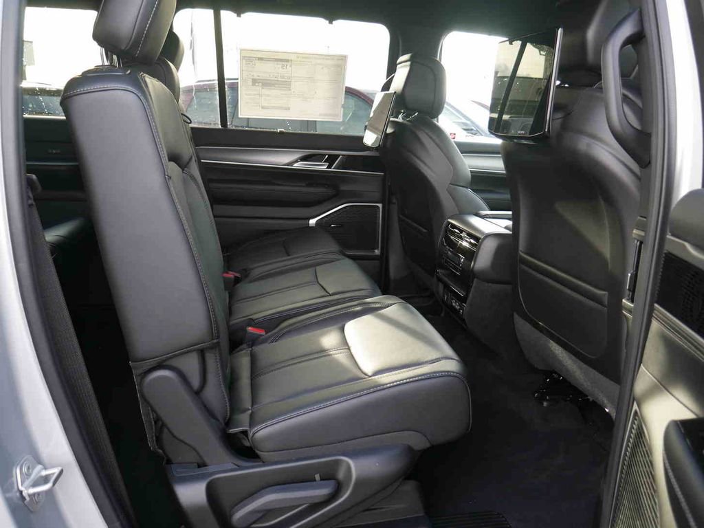 New 2025 Jeep Wagoneer Series II w/ Convenience Group I AWD/4WD image 24