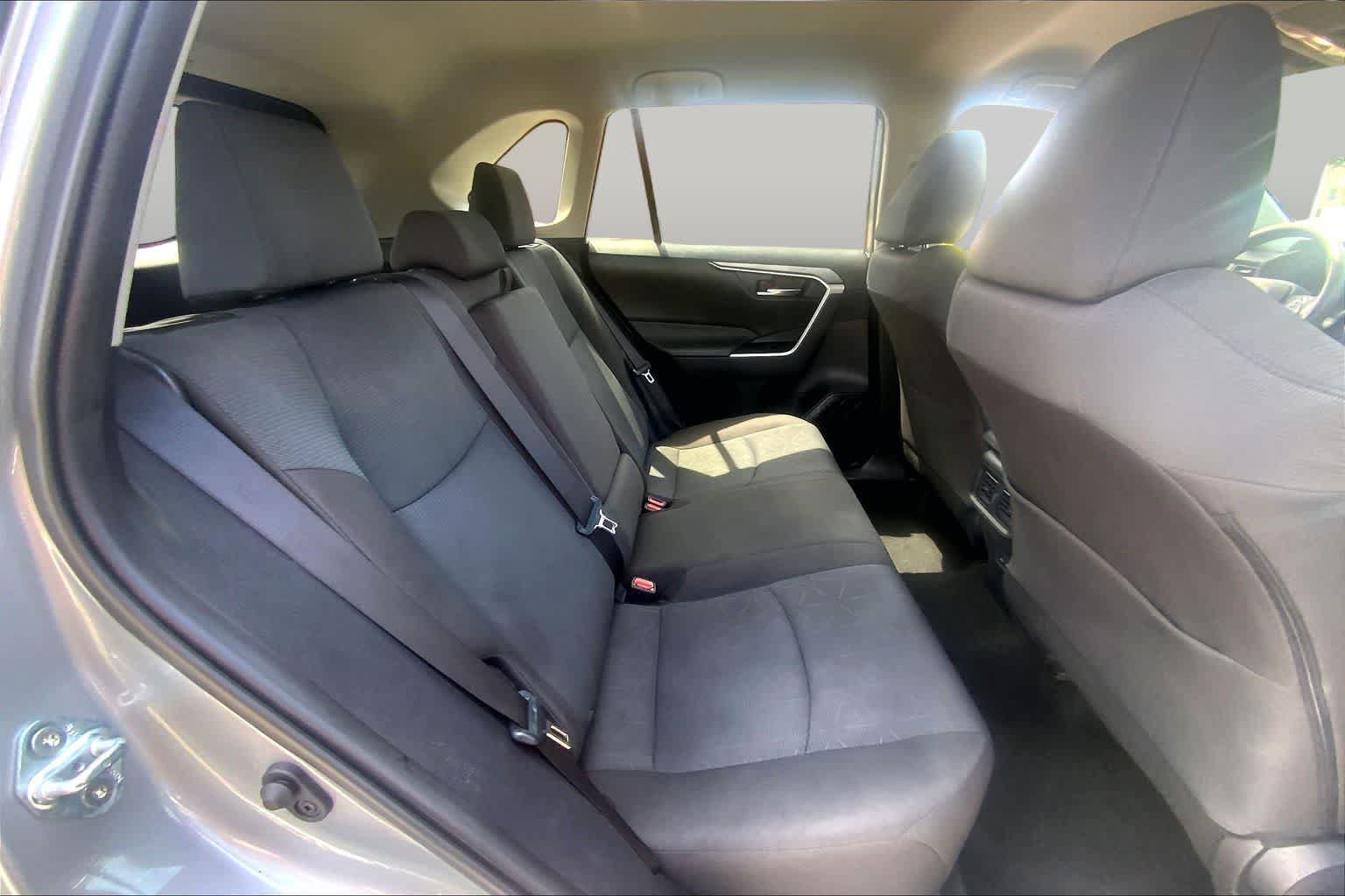 Used 2025 Toyota RAV4 XLE FWD image 38