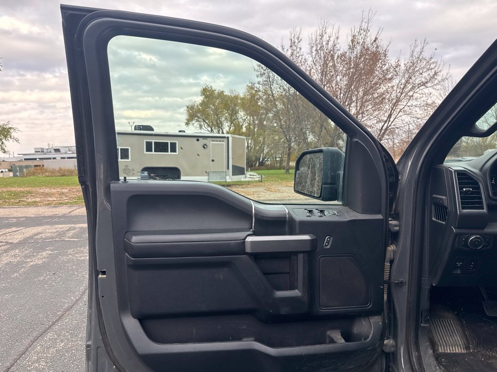 Used 2018 Ford F150 XLT w/ Equipment Group 302A Luxury AWD/4WD image 9