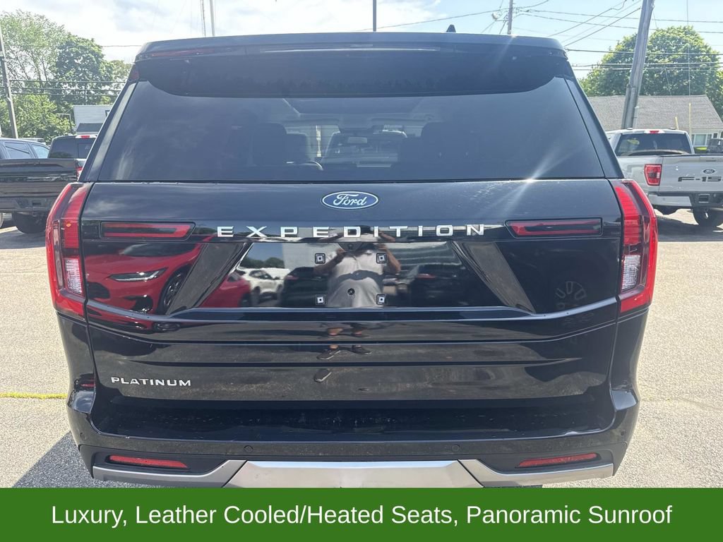 Used 2025 Ford Expedition Platinum w/ Driver's Package AWD/4WD image 4