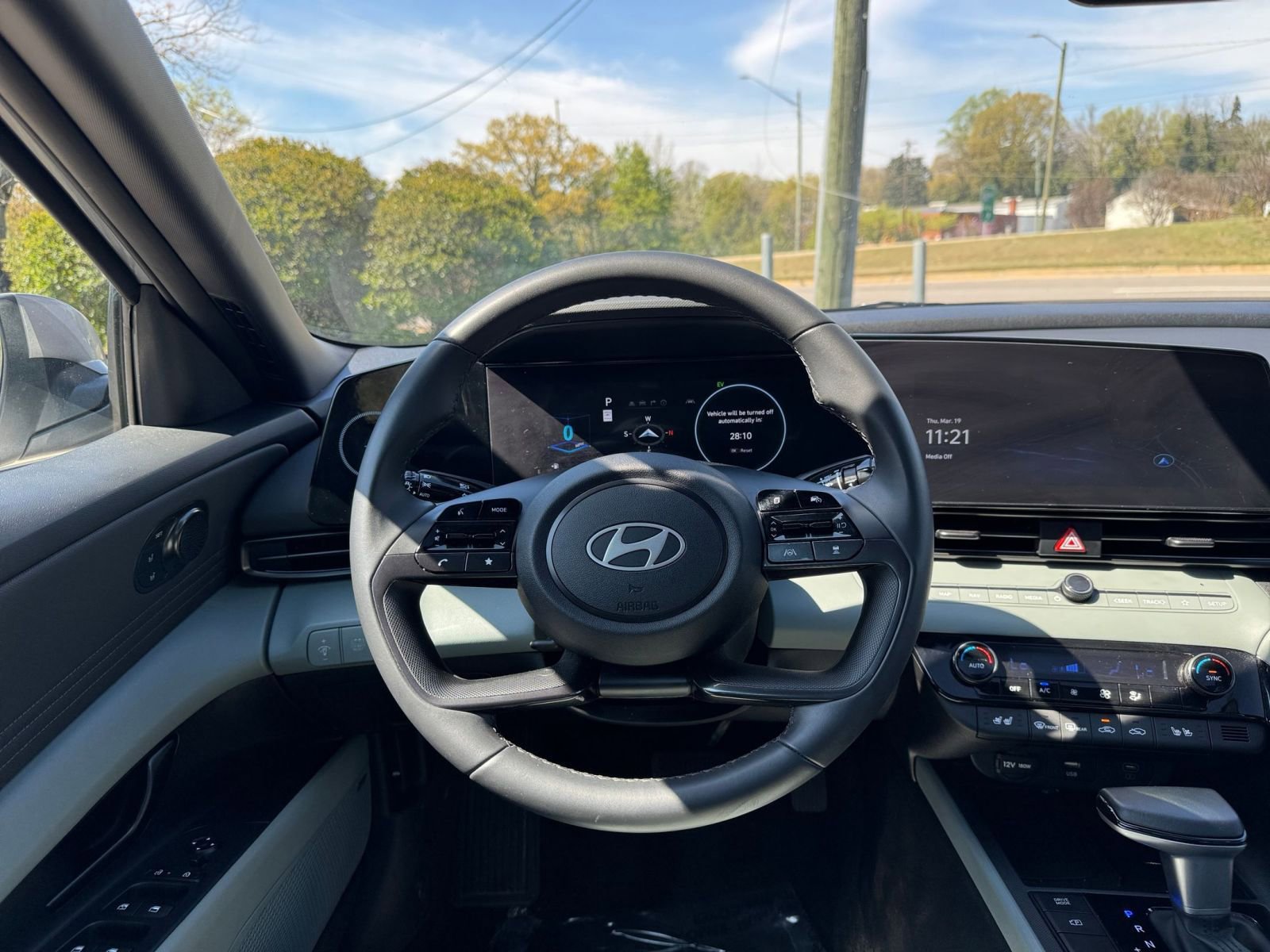 Used 2025 Hyundai Elantra Limited image 31