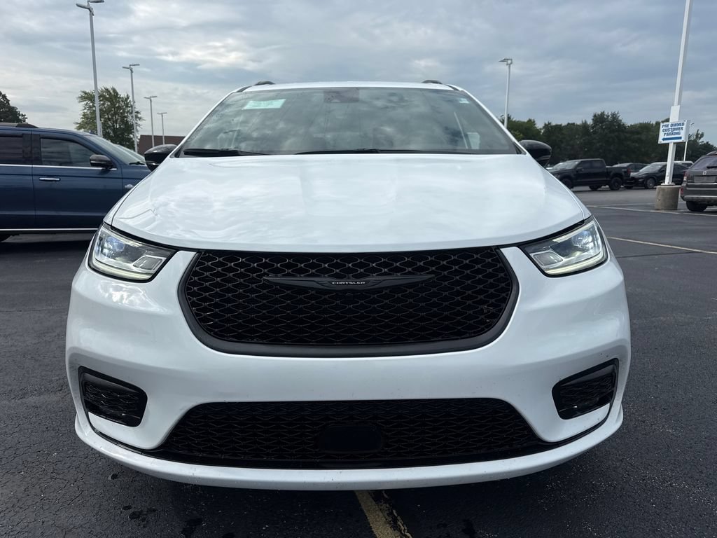 Used 2024 Chrysler Pacifica Touring-L w/ S Appearance Package AWD/4WD video 3