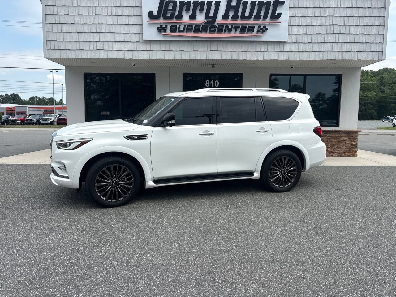 Used 2024 INFINITI QX80 Sensory AWD/4WD image 2
