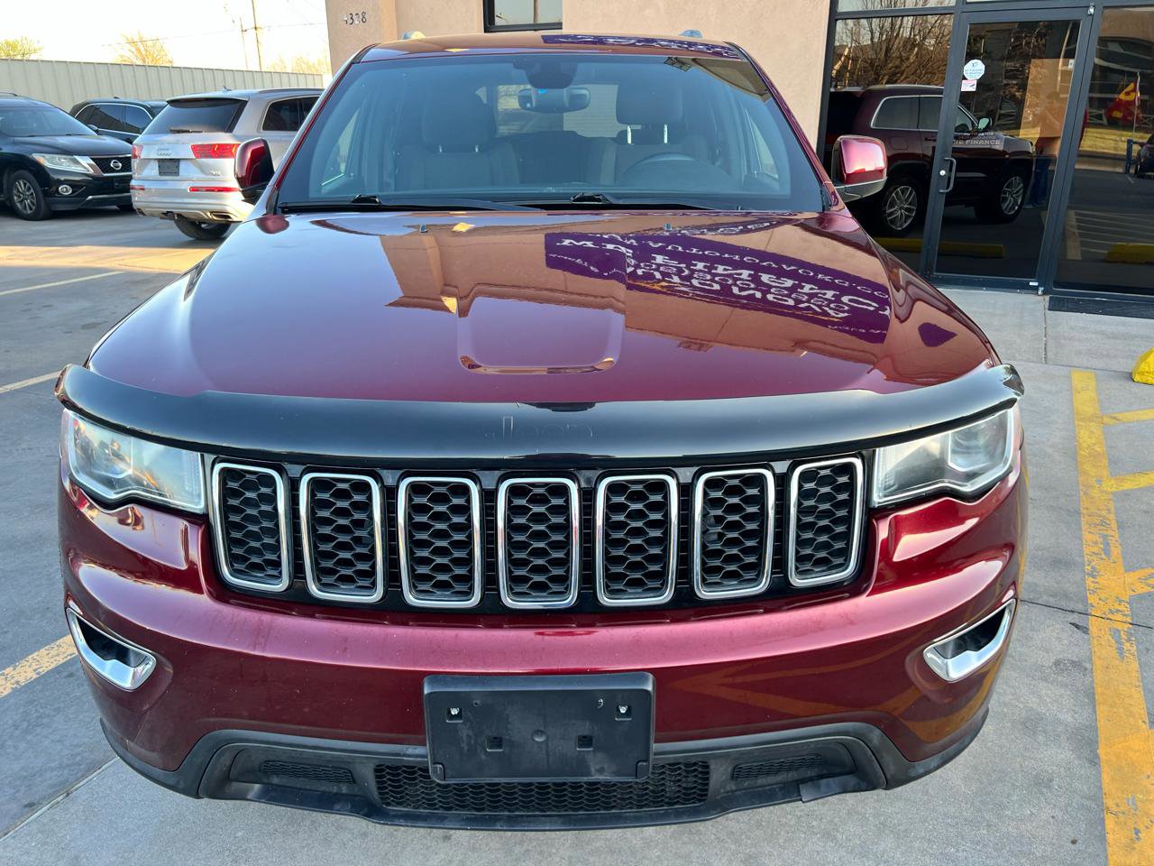 Used 2018 Jeep Grand Cherokee Laredo image 2