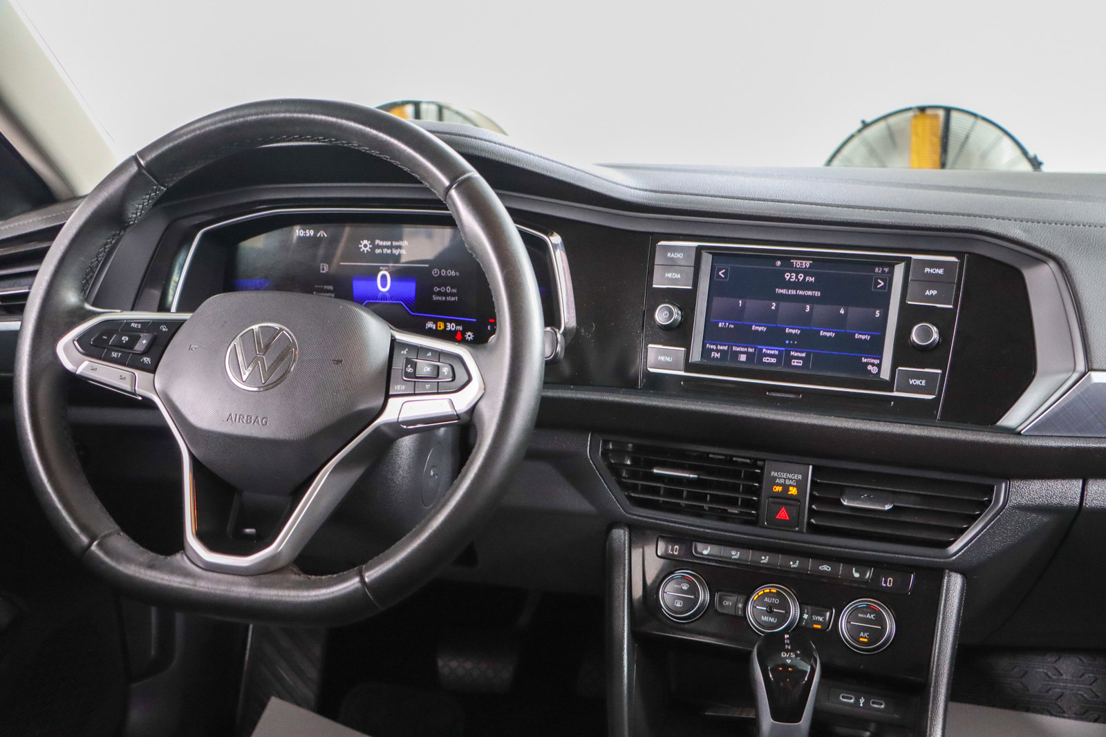 Used 2024 Volkswagen Jetta SE image 17