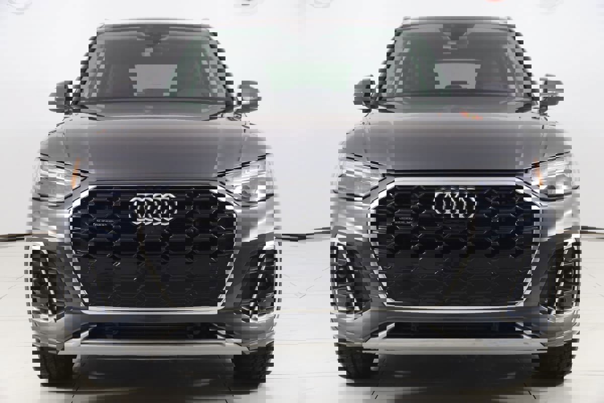 Used 2024 Audi Q5 e Premium Plus w/ Premium Plus Package image 54