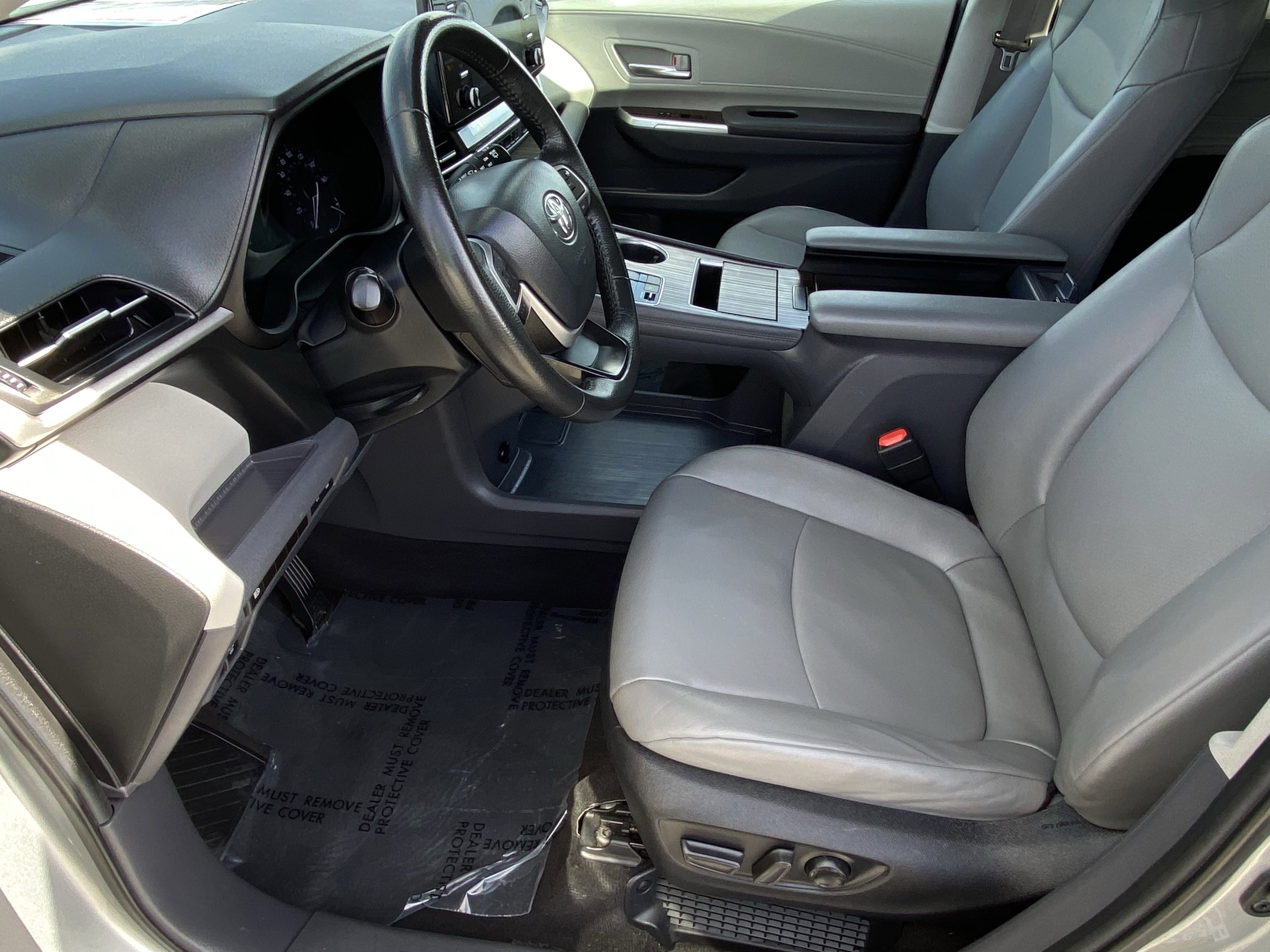 Certified 2024 Toyota Sienna XLE FWD image 27