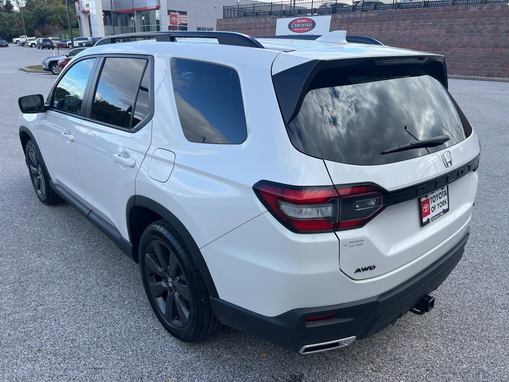 Used 2025 Honda Pilot Sport image 6