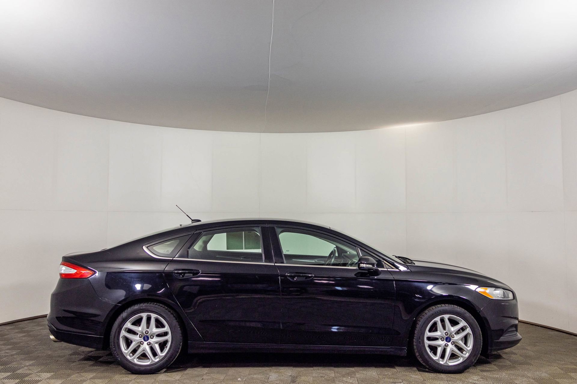 Used 2016 Ford Fusion SE FWD image 11