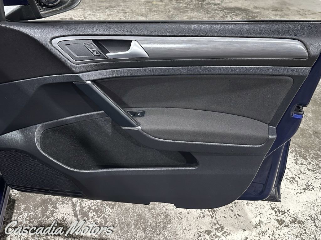 Used 2019 Volkswagen e-Golf SE w/ Driver Assistance Package image 21