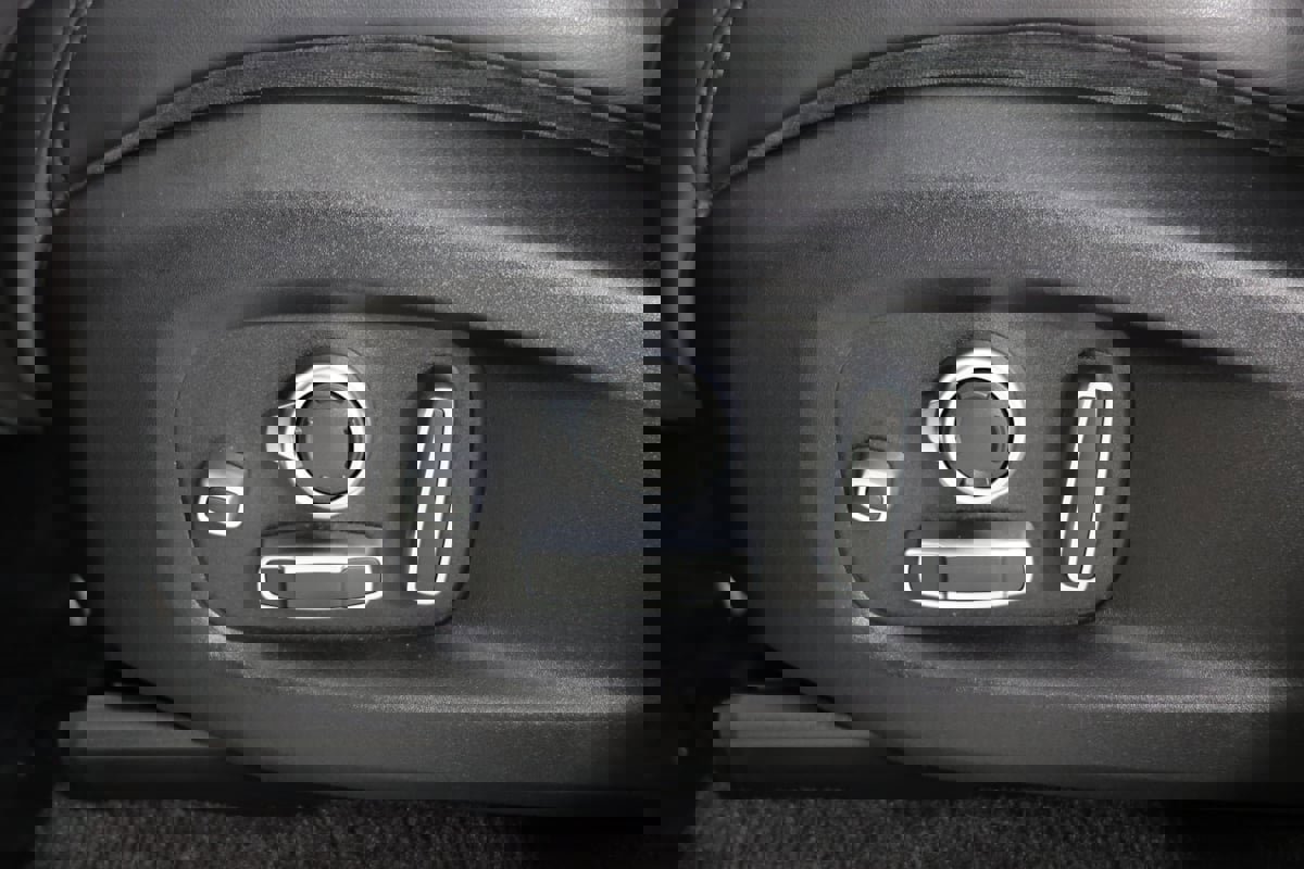 Used 2018 Land Rover Range Rover Sport SVR image 26