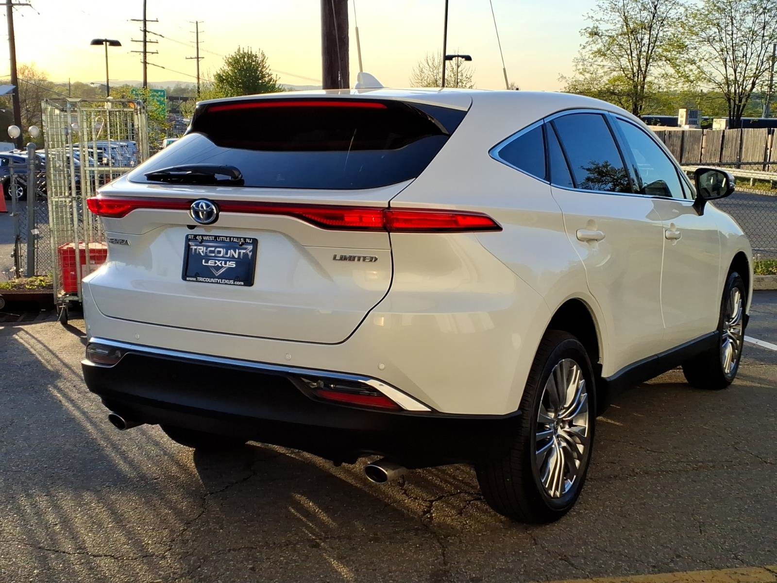 Used 2024 Toyota Venza Limited AWD/4WD image 6