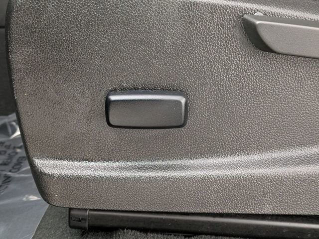 Used 2022 Chevrolet Colorado LT w/ Safety Package image 13