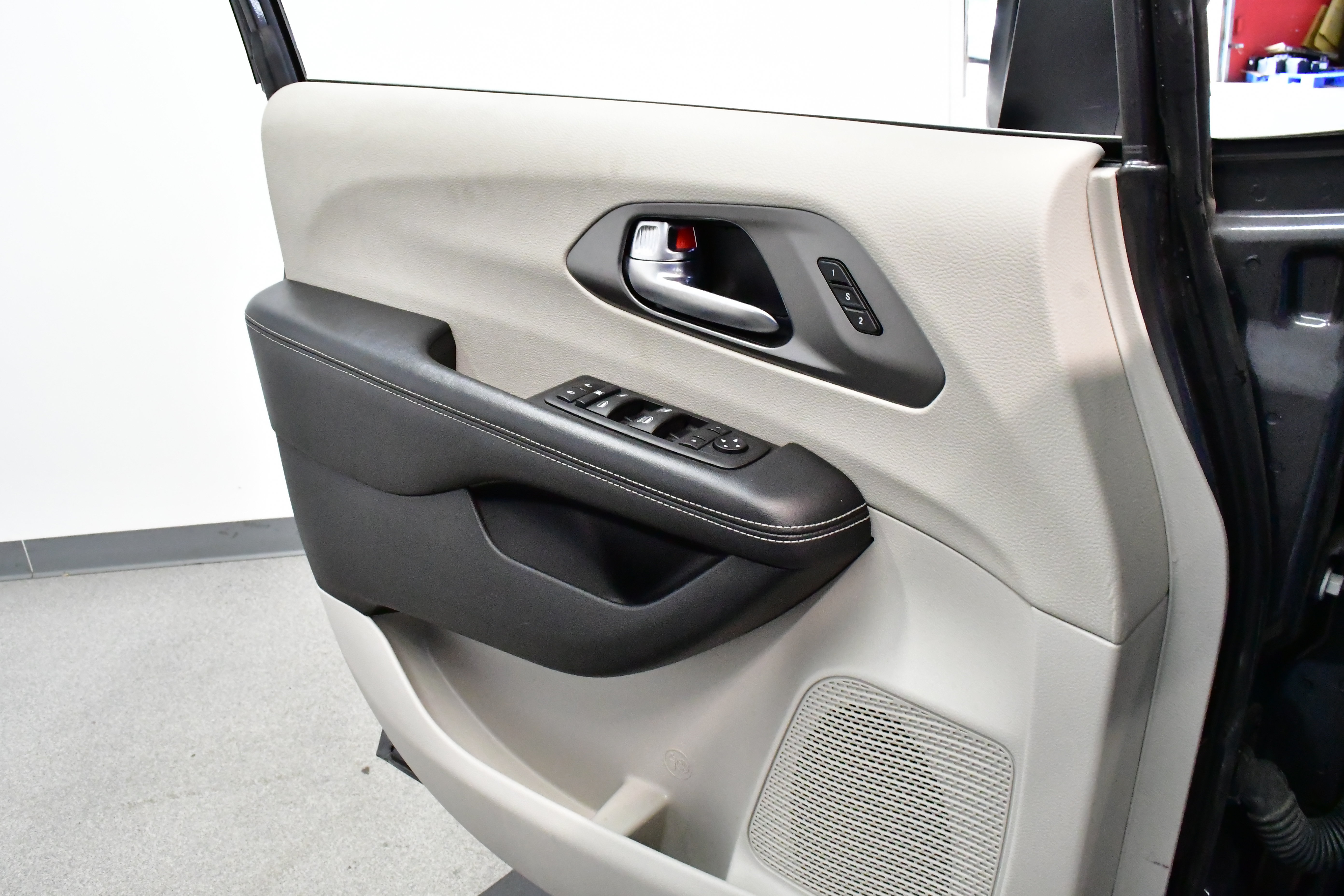 Used 2023 Chrysler Pacifica Touring-L FWD image 20