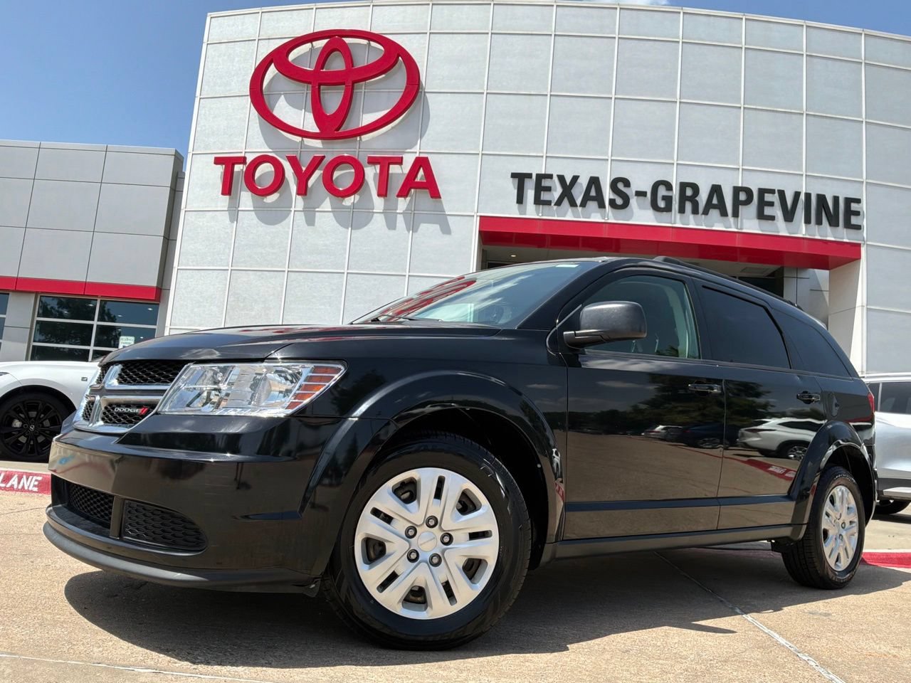 Used 2020 Dodge Journey SE FWD image 2