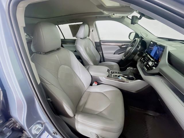 Used 2021 Toyota Highlander Platinum image 32