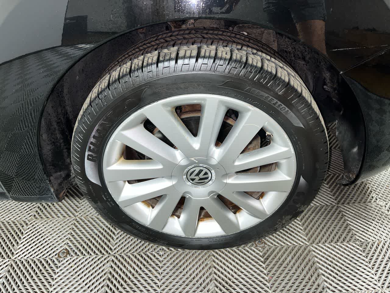 Used 2008 Volkswagen Beetle SE FWD image 10