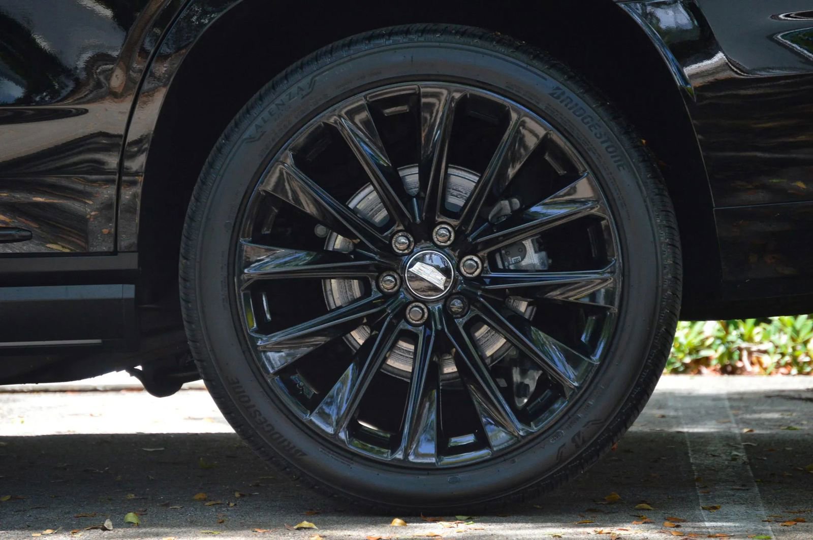 Used 2026 Cadillac Escalade Platinum Sport w/ LPO, ONYX Package AWD/4WD image 9