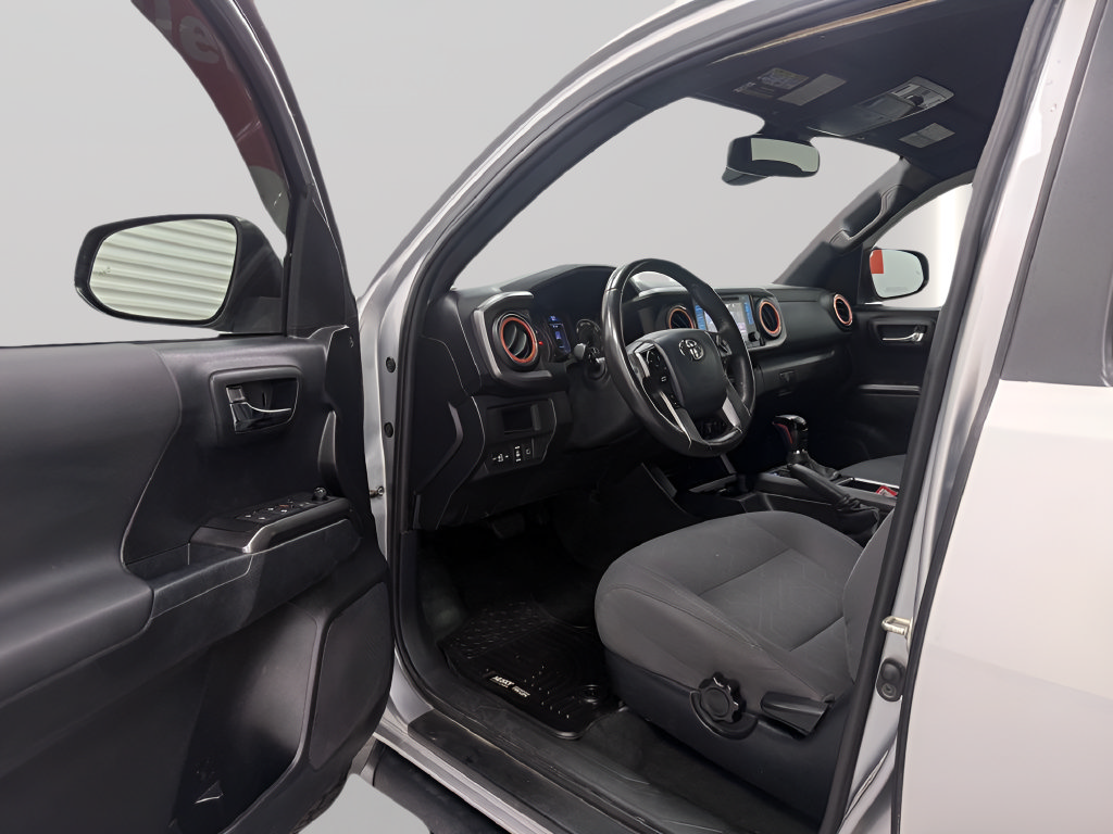 Used 2019 Toyota Tacoma TRD Sport w/ Technology Package AWD/4WD image 9
