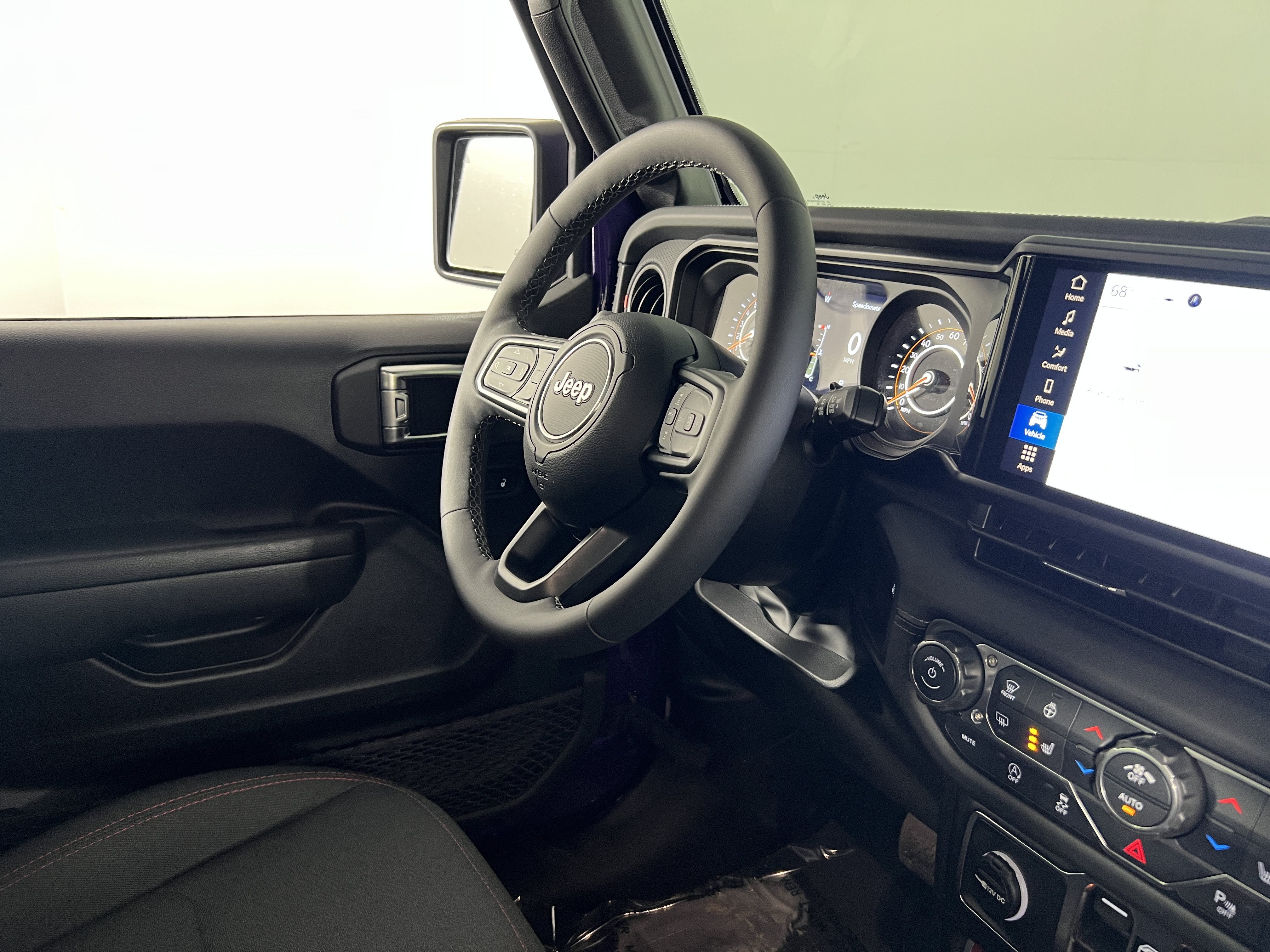 Used 2026 Jeep Wrangler Unlimited Rubicon w/ Safety Group AWD/4WD image 4