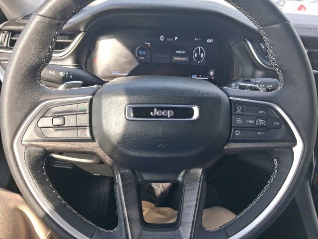 Used 2023 Jeep Grand Cherokee Limited w/ Black Appearance Package AWD/4WD image 28