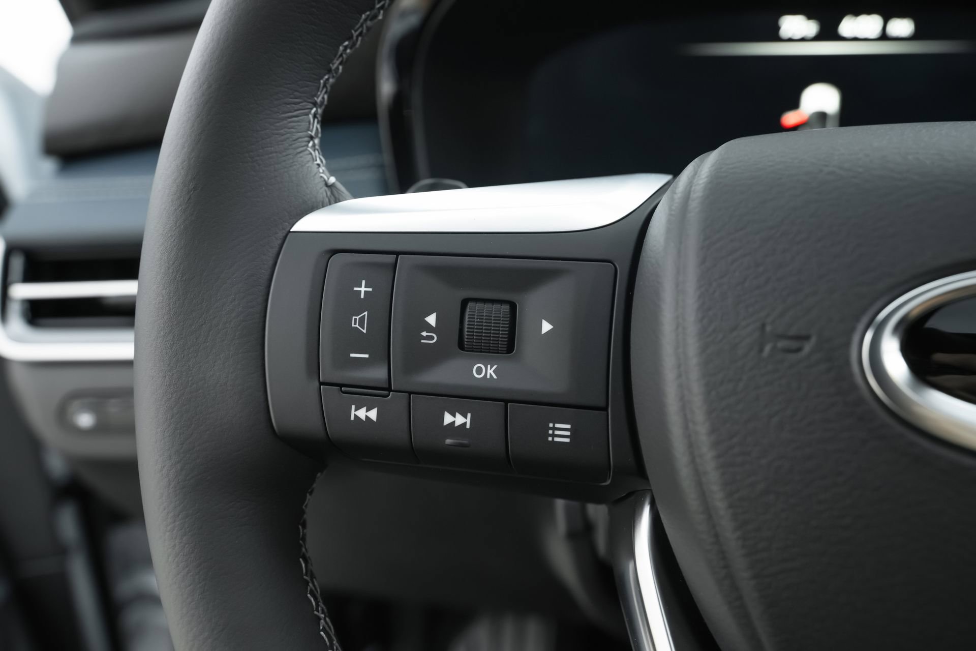 New 2026 INFINITI QX60 Sport w/ Dark Cargo Package image 15