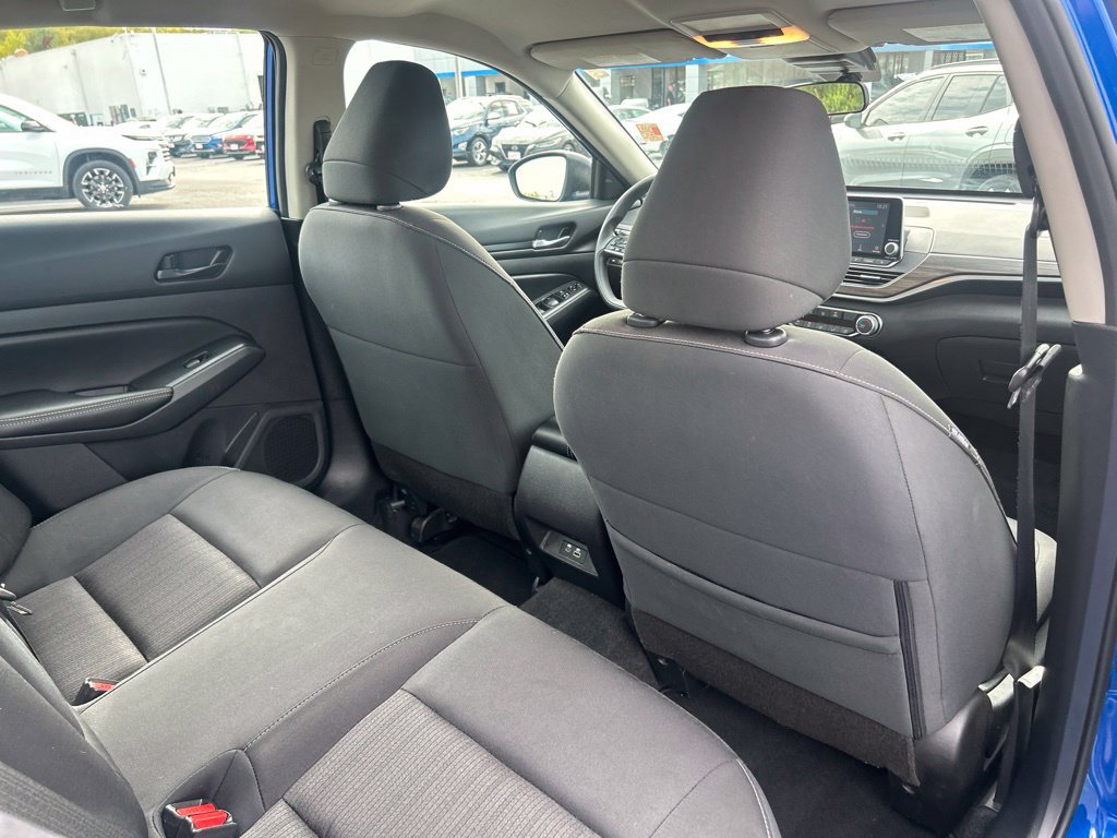 Used 2025 Nissan Altima 2.5 SV FWD image 38
