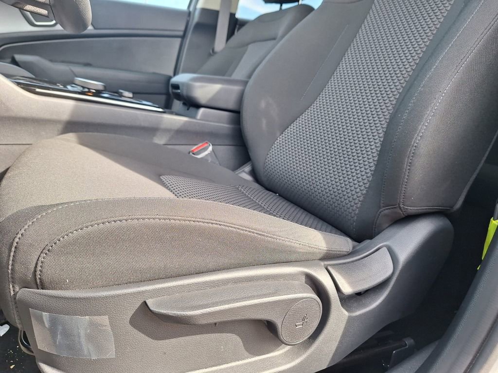 Used 2025 Kia Sportage LX image 10
