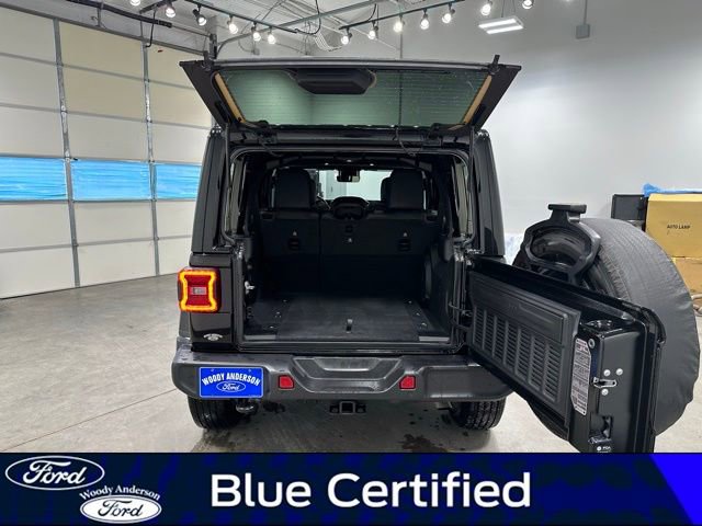 Used 2024 Jeep Wrangler Sahara w/ Technology Group image 7