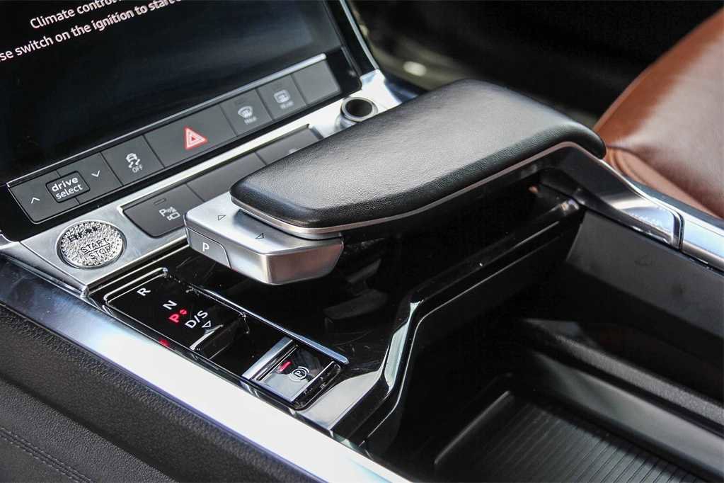Used 2022 Audi e-tron Premium w/ Convenience Plus Package image 20