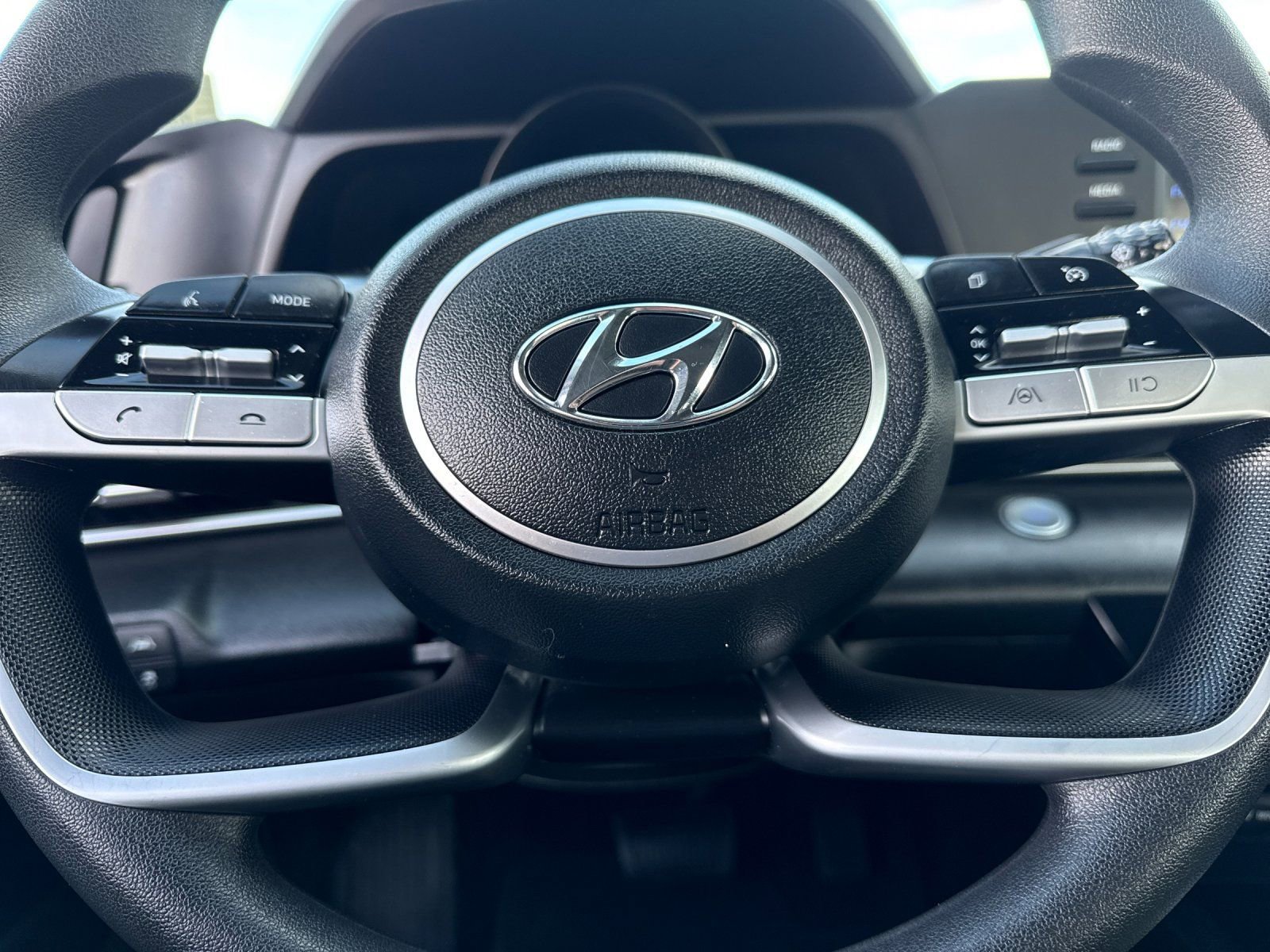 Used 2022 Hyundai Elantra Blue image 23