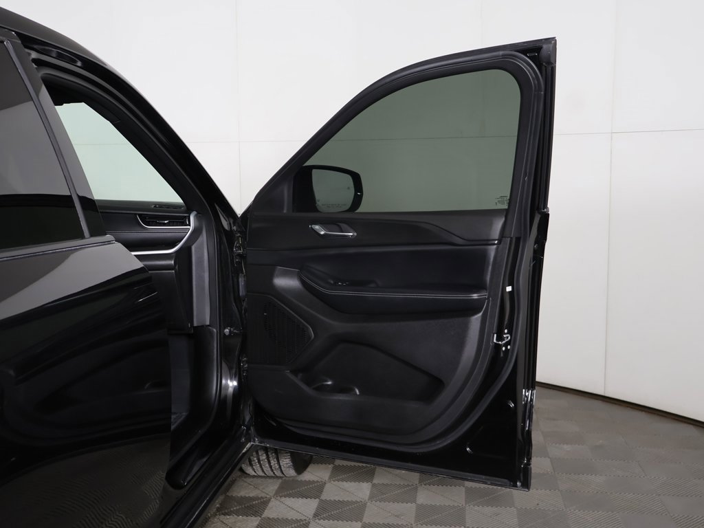 Used 2024 Jeep Grand Cherokee L Altitude image 23