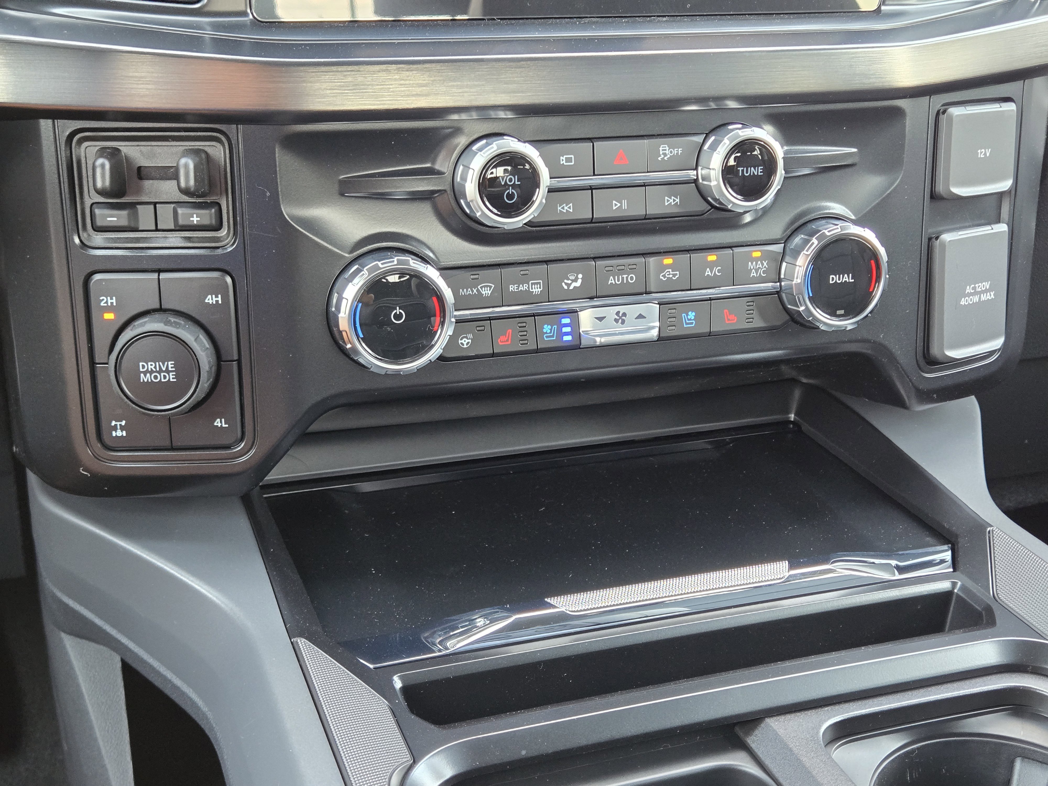 New 2026 Ford F250 Lariat w/ Black Appearance Package image 30
