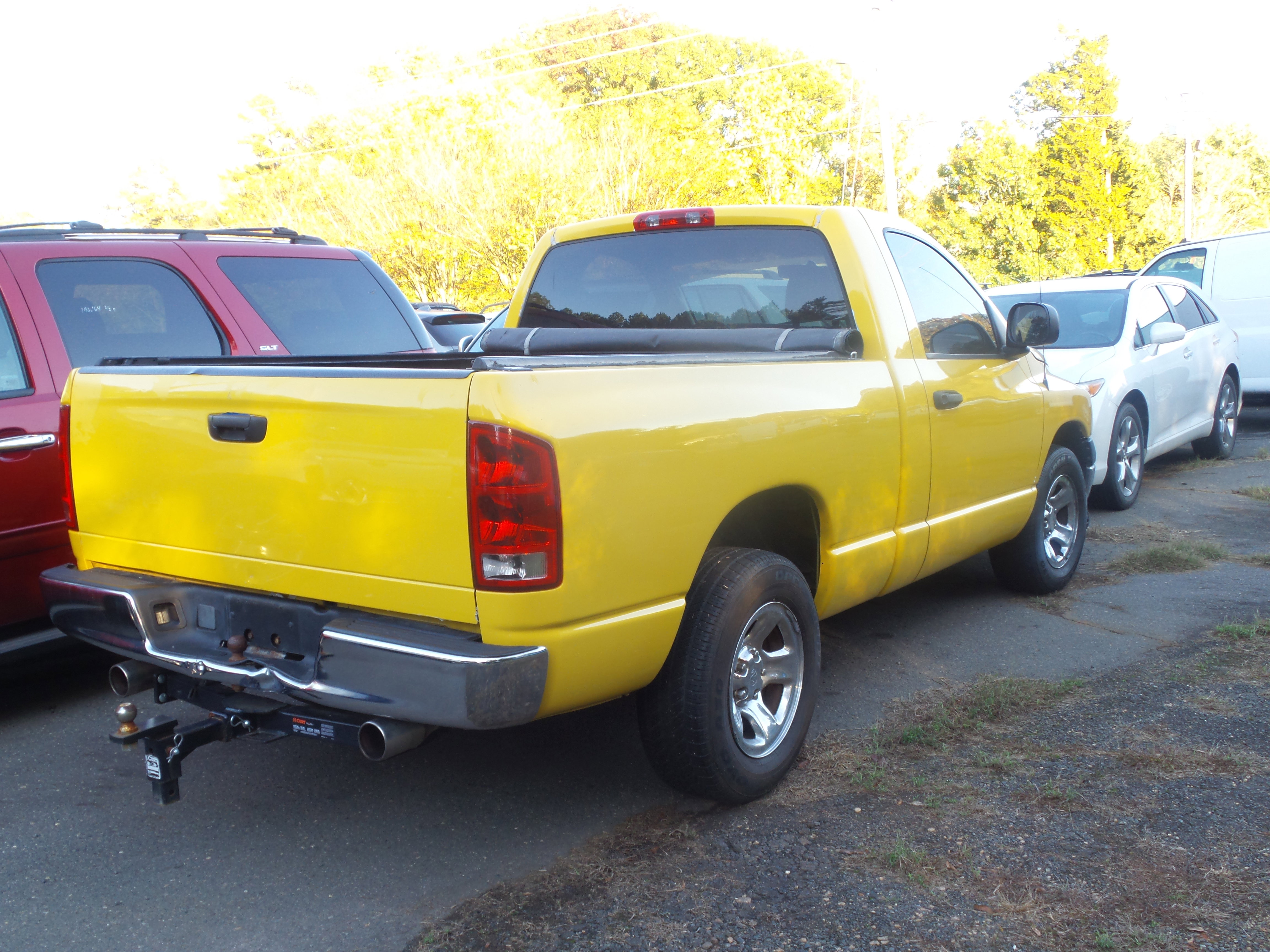 Used 2004 Dodge Ram 1500 Truck ST image 3