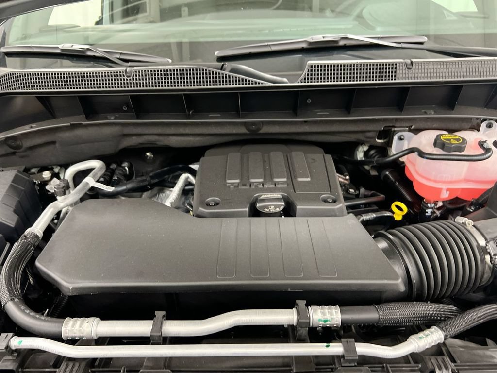 Used 2025 Chevrolet Silverado 1500 LT AWD/4WD image 25