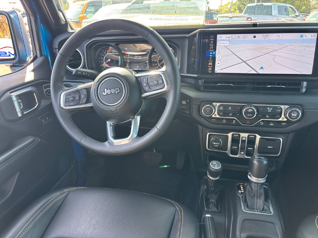 Used 2025 Jeep Wrangler Unlimited Sahara AWD/4WD image 12