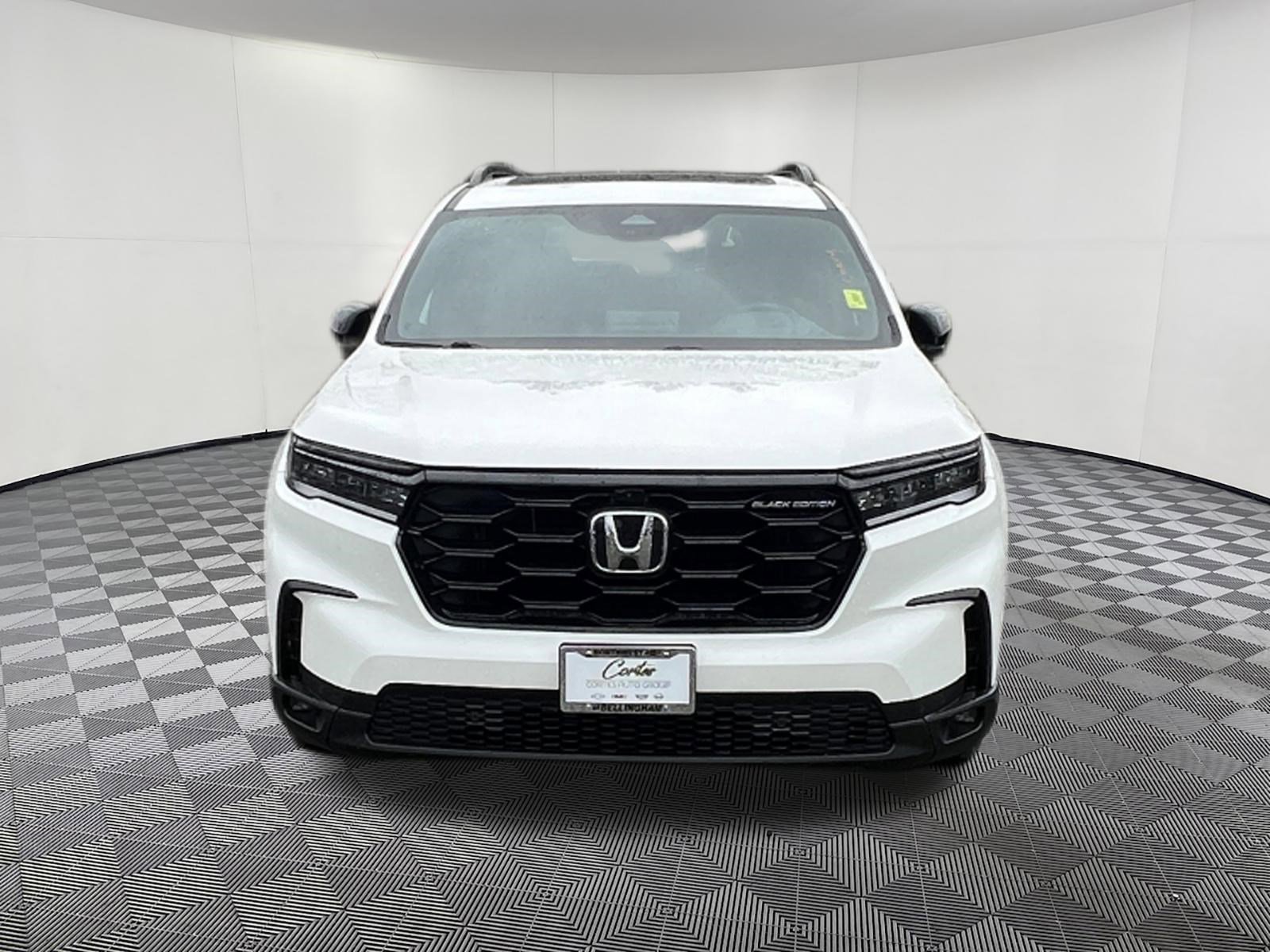 Used 2025 Honda Pilot Black Edition image 2