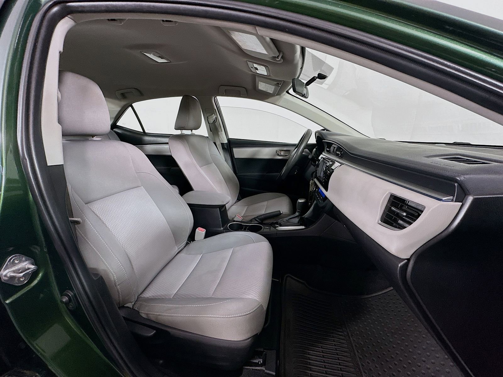 Used 2014 Toyota Corolla LE FWD image 25