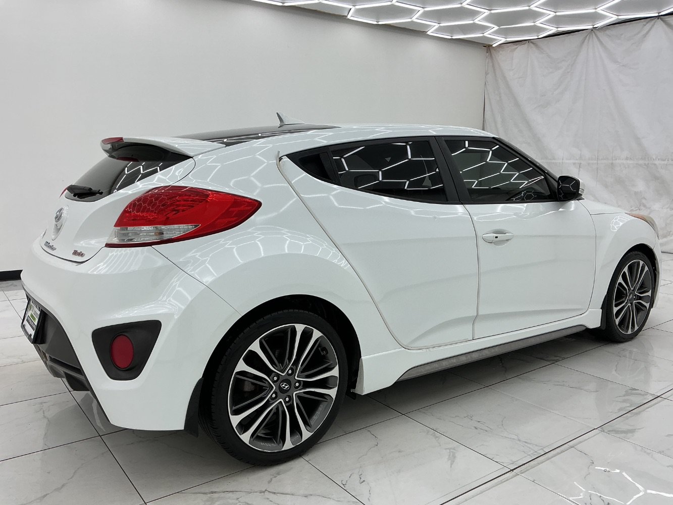Used 2016 Hyundai Veloster Turbo FWD image 12